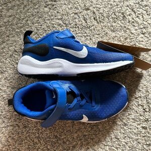 NWT Nike Revolution 7 Little Kid Shoes size 12C